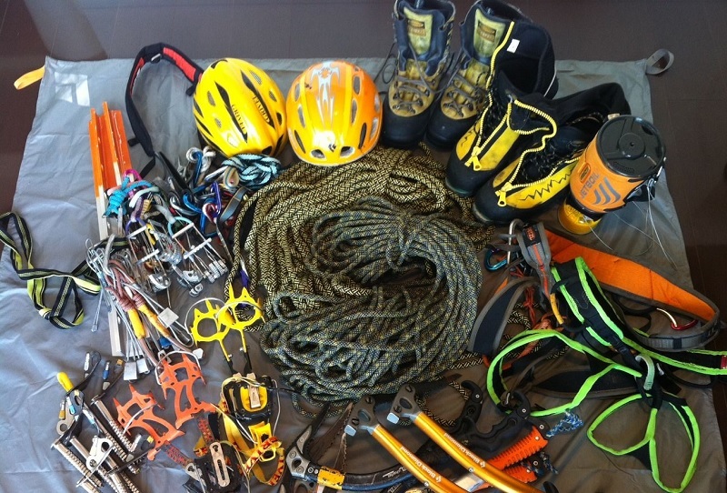 Alat-Alat Climbing Wajib yang Harus Dimiliki Setiap Pendaki