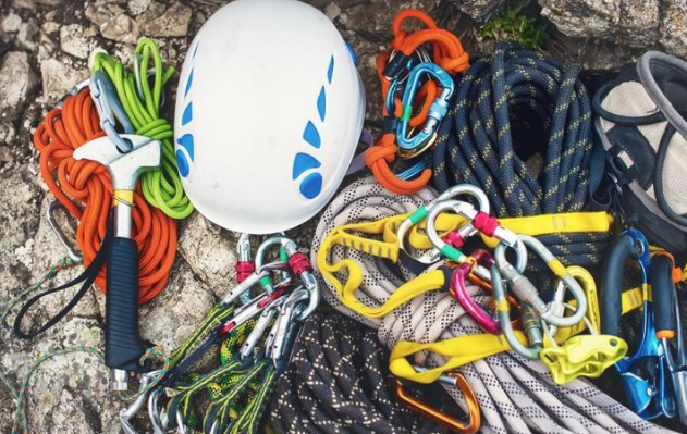 Jenis Alat Panjat Tebing dan Fungsinya agar Aktivitas Aman